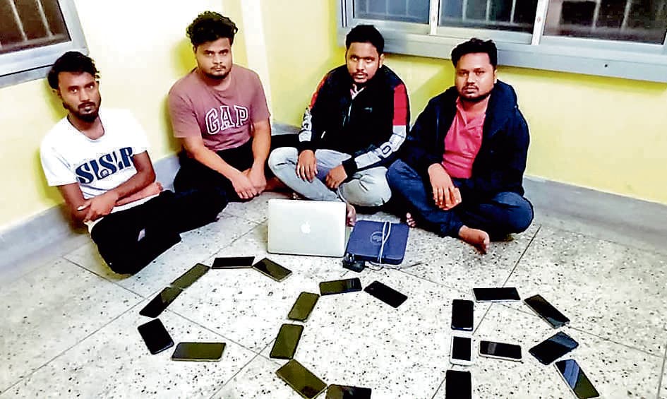 कोलकाता में कॉल सेंटर खोल ठगी कर रहे थे झारखंड के साइबर अपराधी