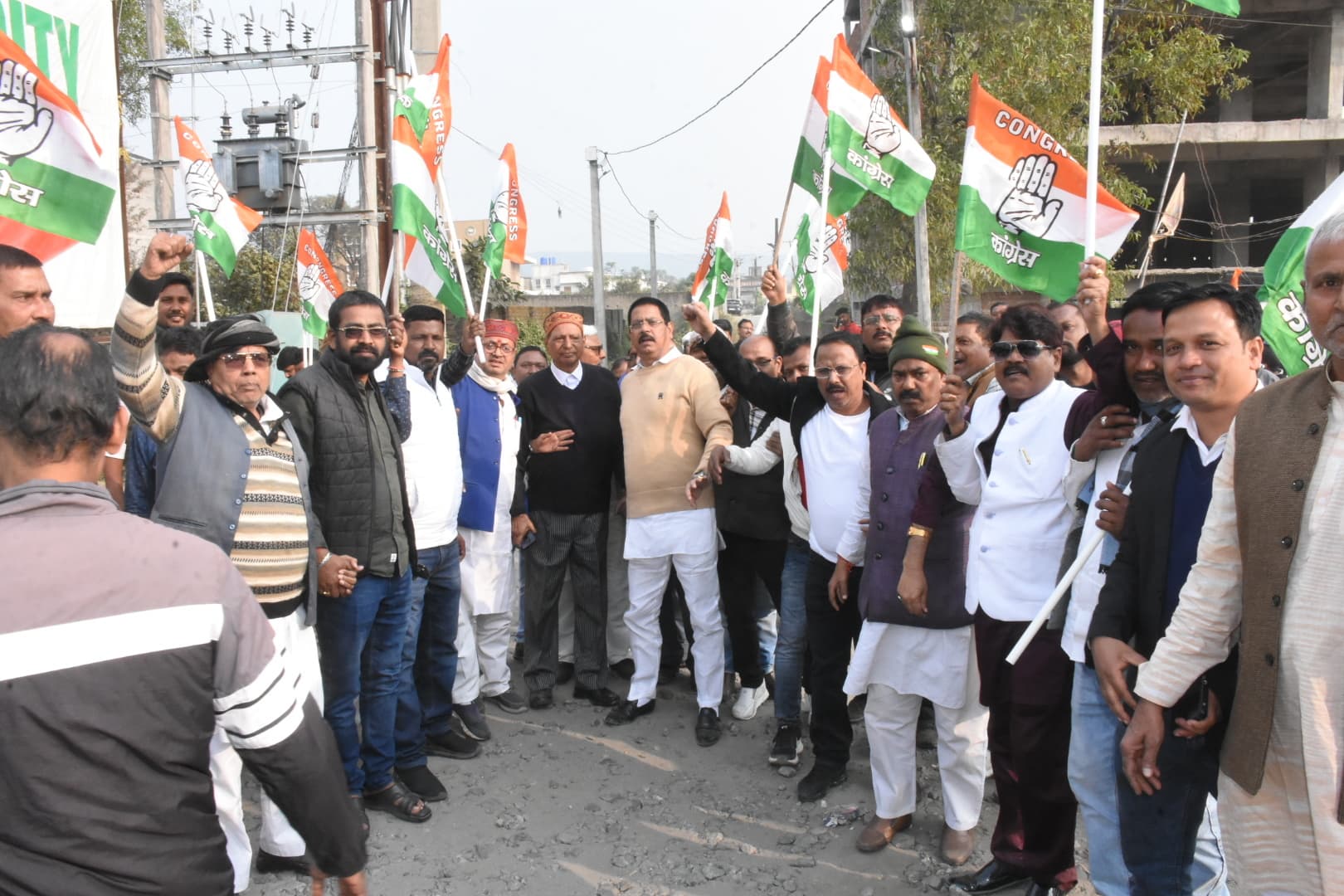 Dhanbad News: नेशनल हेराल्ड मामले में चार्जशीट निरस्त होने पर जिला कांग्रेस ने किया विरोध प्रदर्शन