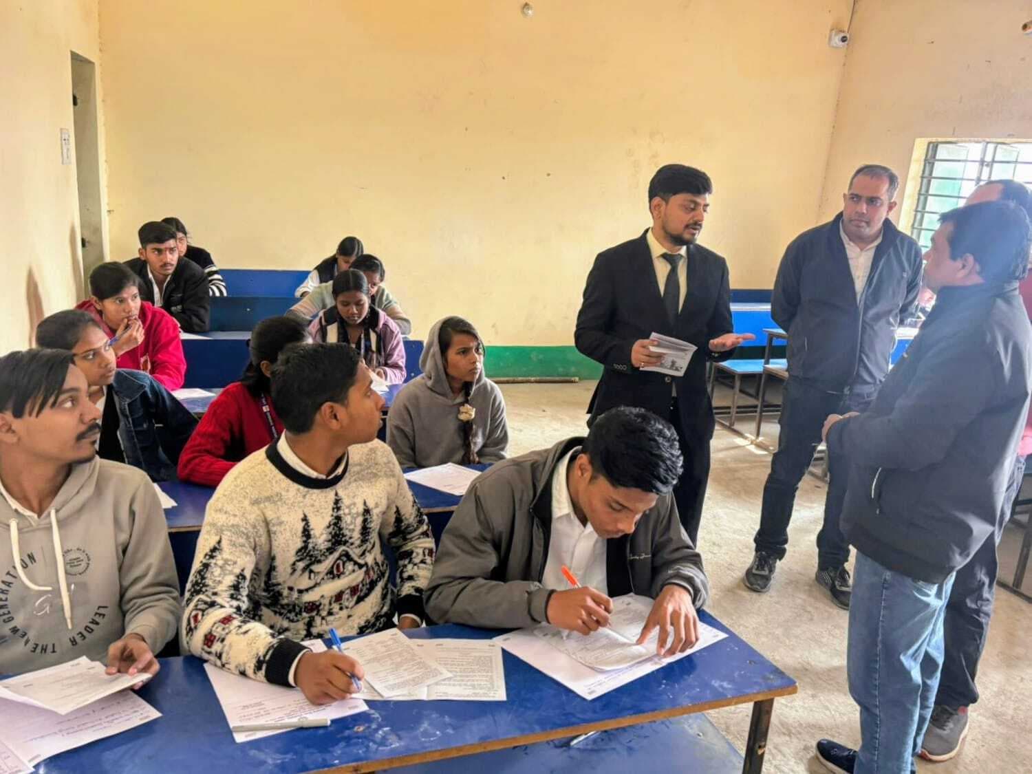 Dhanbad News: बेहतरीन परिणाम के लिए छात्रों को किया प्रेरित