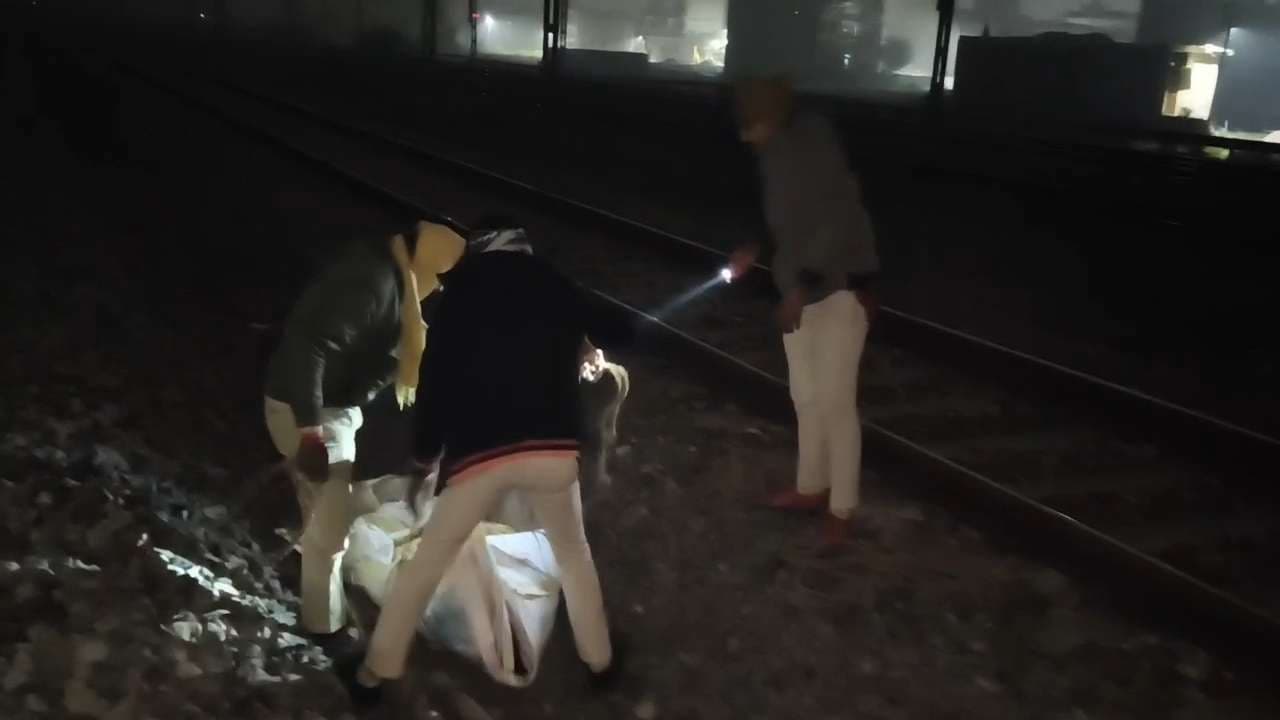 ट्रेन की चपेट में आने से युवक की मौत, परिचालन रहा बाधित