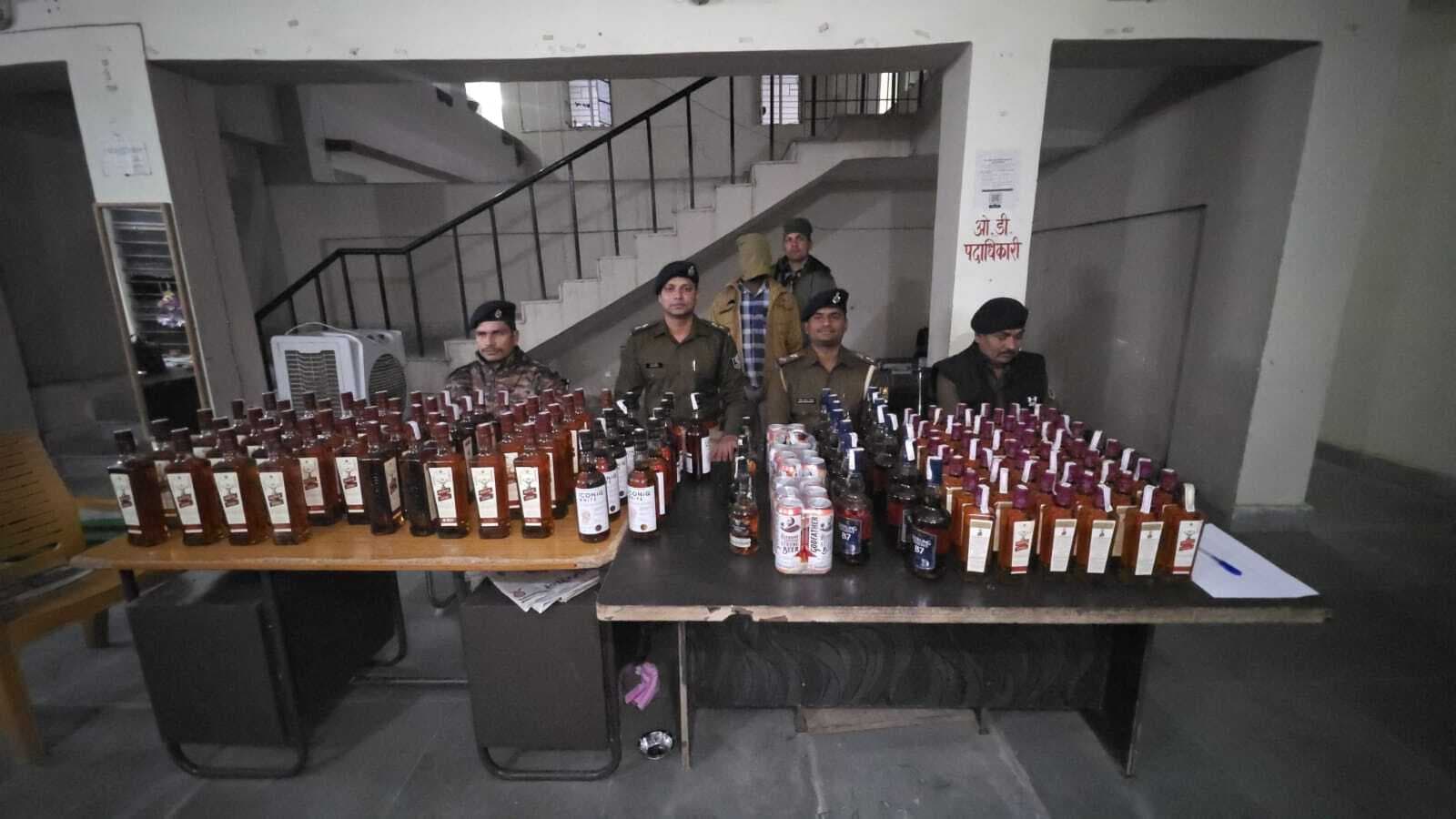 अंग्रेजी शराब के साथ धंधेबाज गिरफ्तार