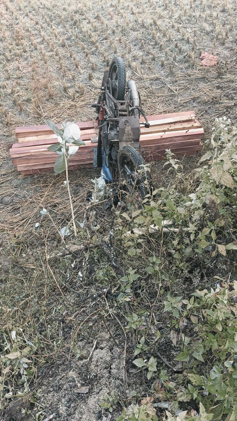 अनियंत्रित बाइक से गिरकर 20 वर्षीय युवक की मौत