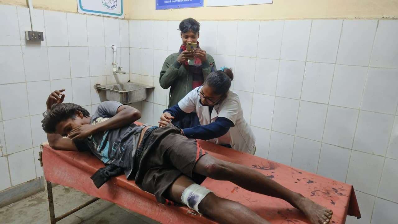 अनियंत्रित बाइक से गिरकर चालक घायल