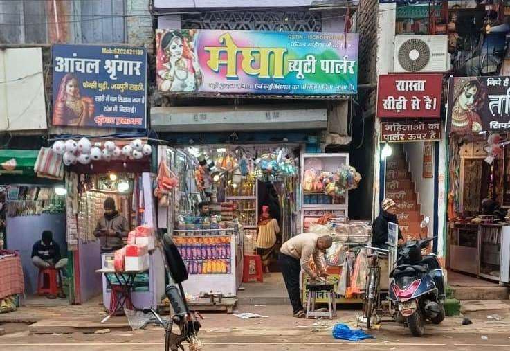 शहर के नालाें पर अतिक्रमणकारियों का कब्जा, निगम प्रशासन मौन