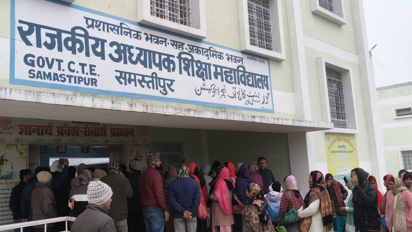 Samastipur News:प्राचार्य पर मनमानी का आरोप लगा शिक्षकों ने किया हंगामा