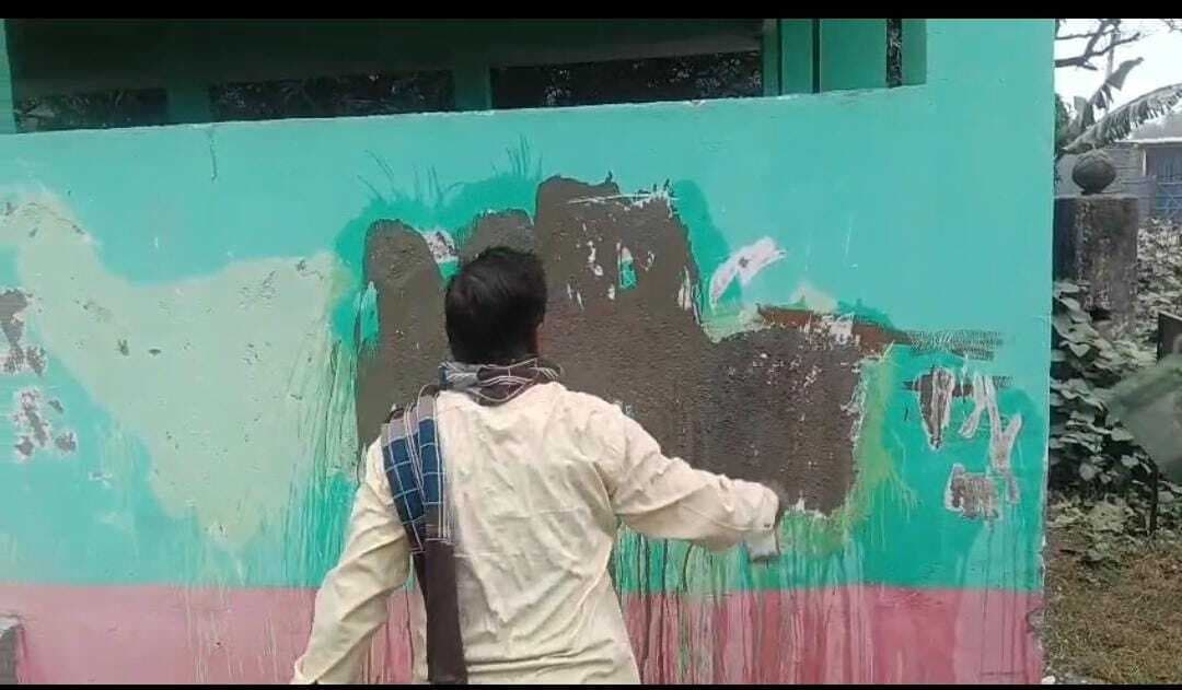 कब्रिस्तान में एक धार्मिक शब्द लिखने से आक्रोश