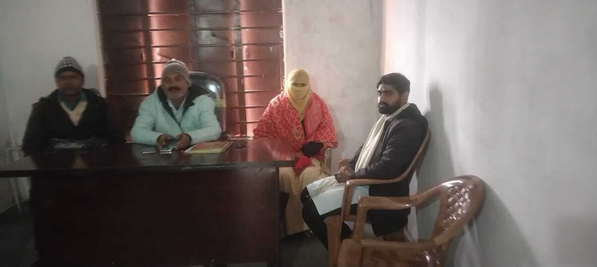 Samastipur News:10 साल तक गायब रही शिक्षिका का अचानक हुआ योगदान