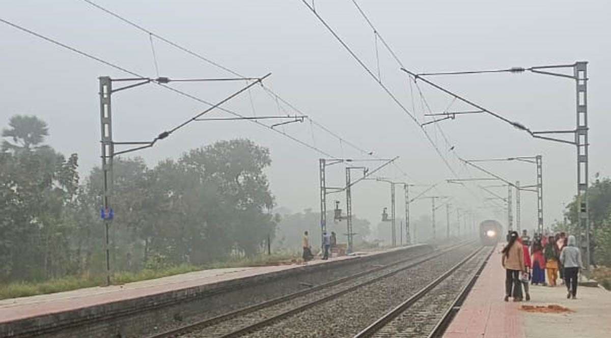 सुबह से ही छाया रहा कुहासा, पूरे दिन नहीं हुआ सूर्यदेव का दर्शन