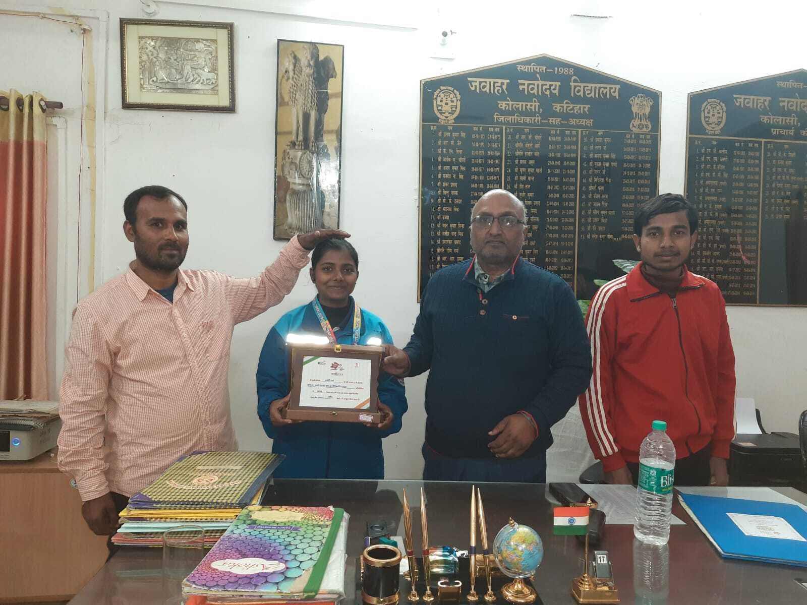 नवोदय विद्यालय की अदिति रानी असम के लिए हुई रवाना