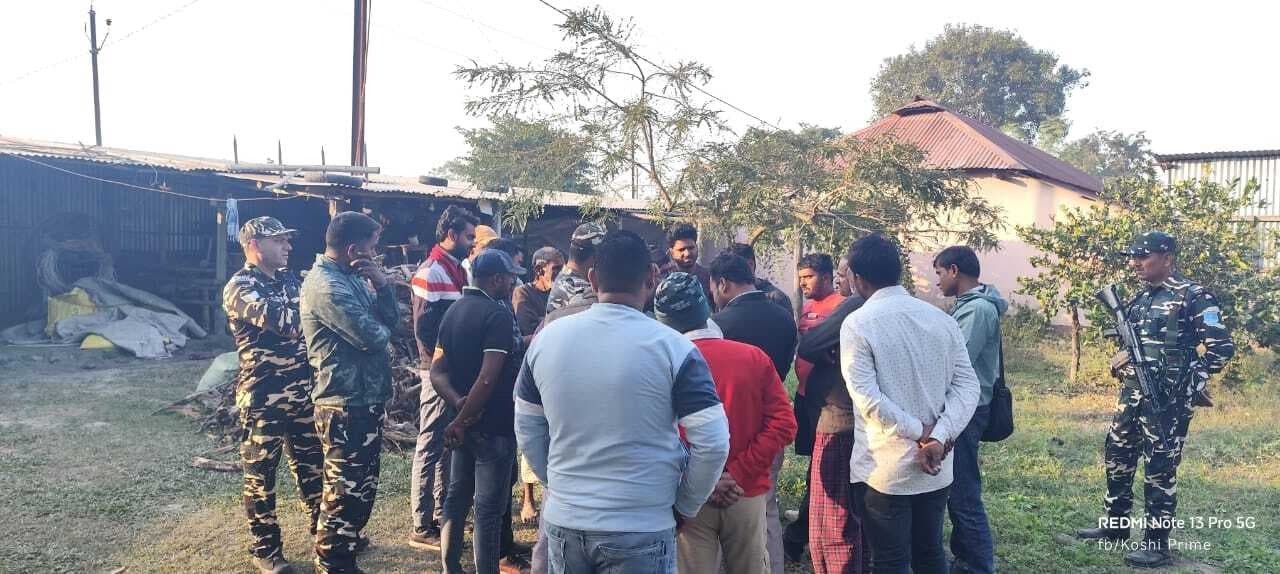 59 बोरी खाद जब्त, दो के खिलाफ प्राथमिकी दर्ज