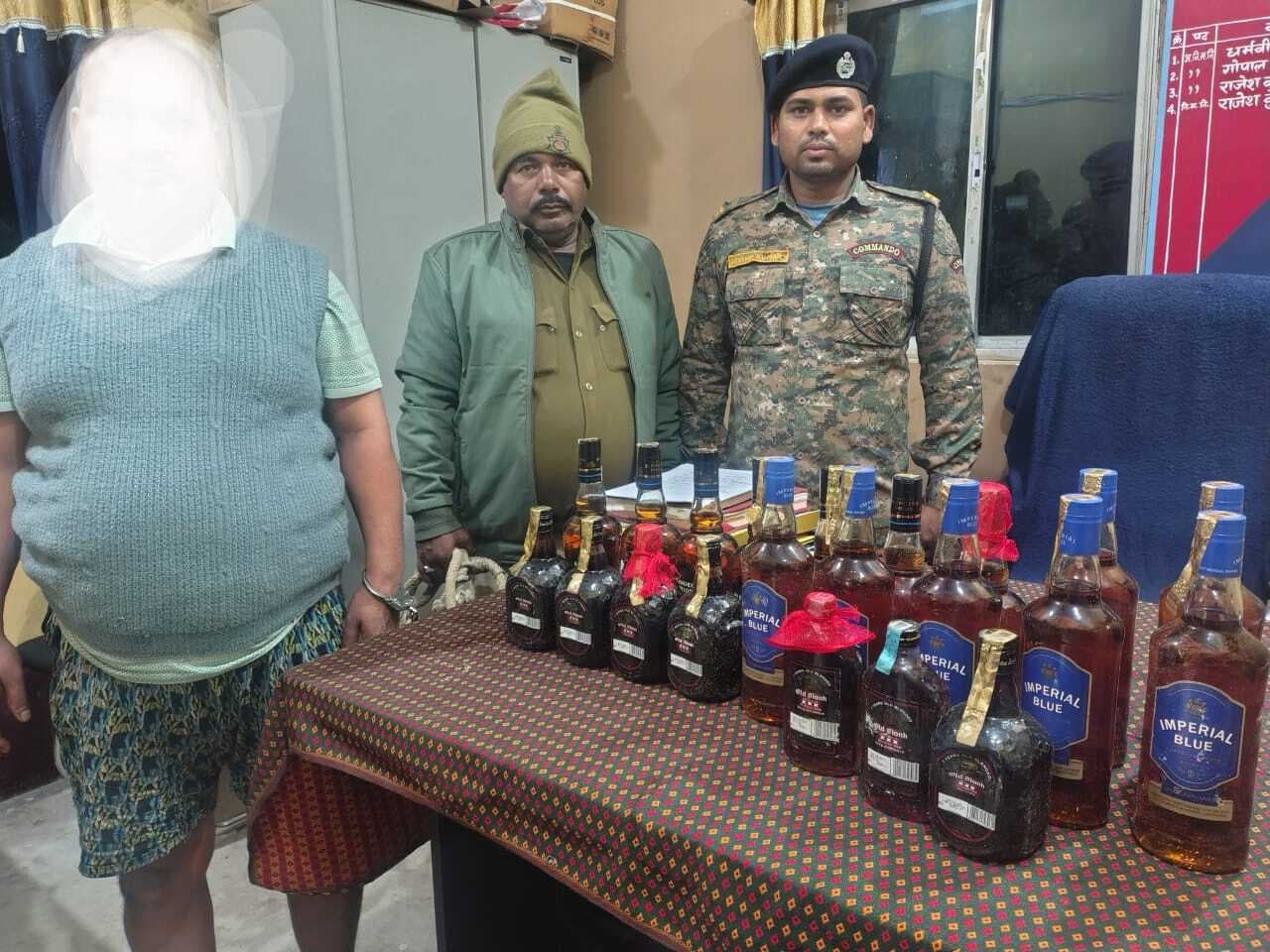 नववर्ष पर जाम छलकाने की तैयारी में सेंध, देसी-विदेशी शराब के साथ तस्कर धराया