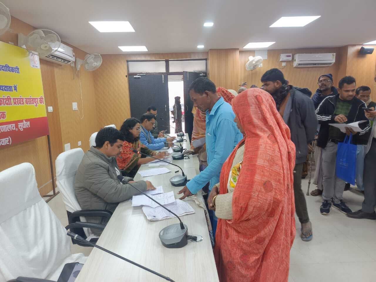 जिला जनता दरबार में 57 मामलों की सुनवाई