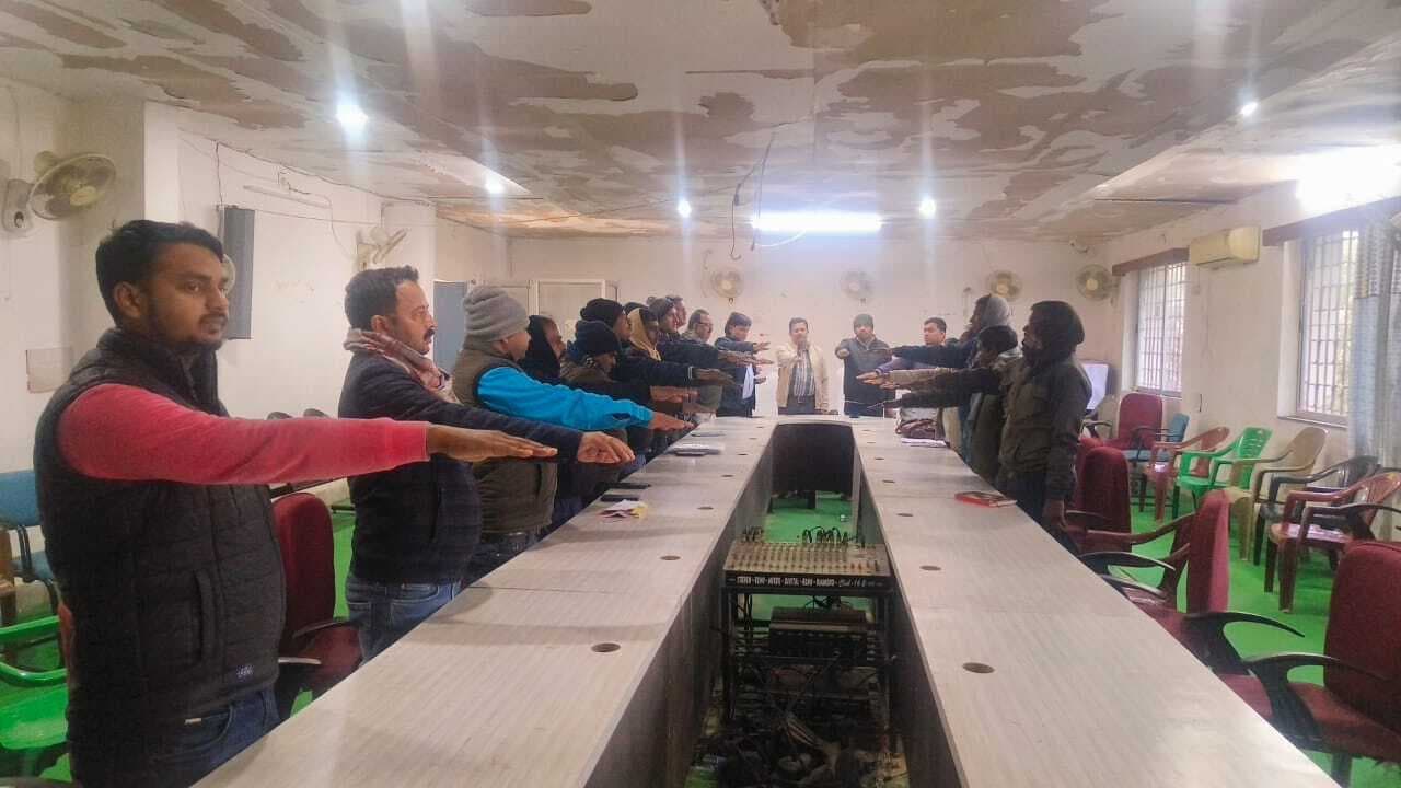 सुशासन दिवस पर अधिकारियों-कर्मचारियों ने ली शपथ