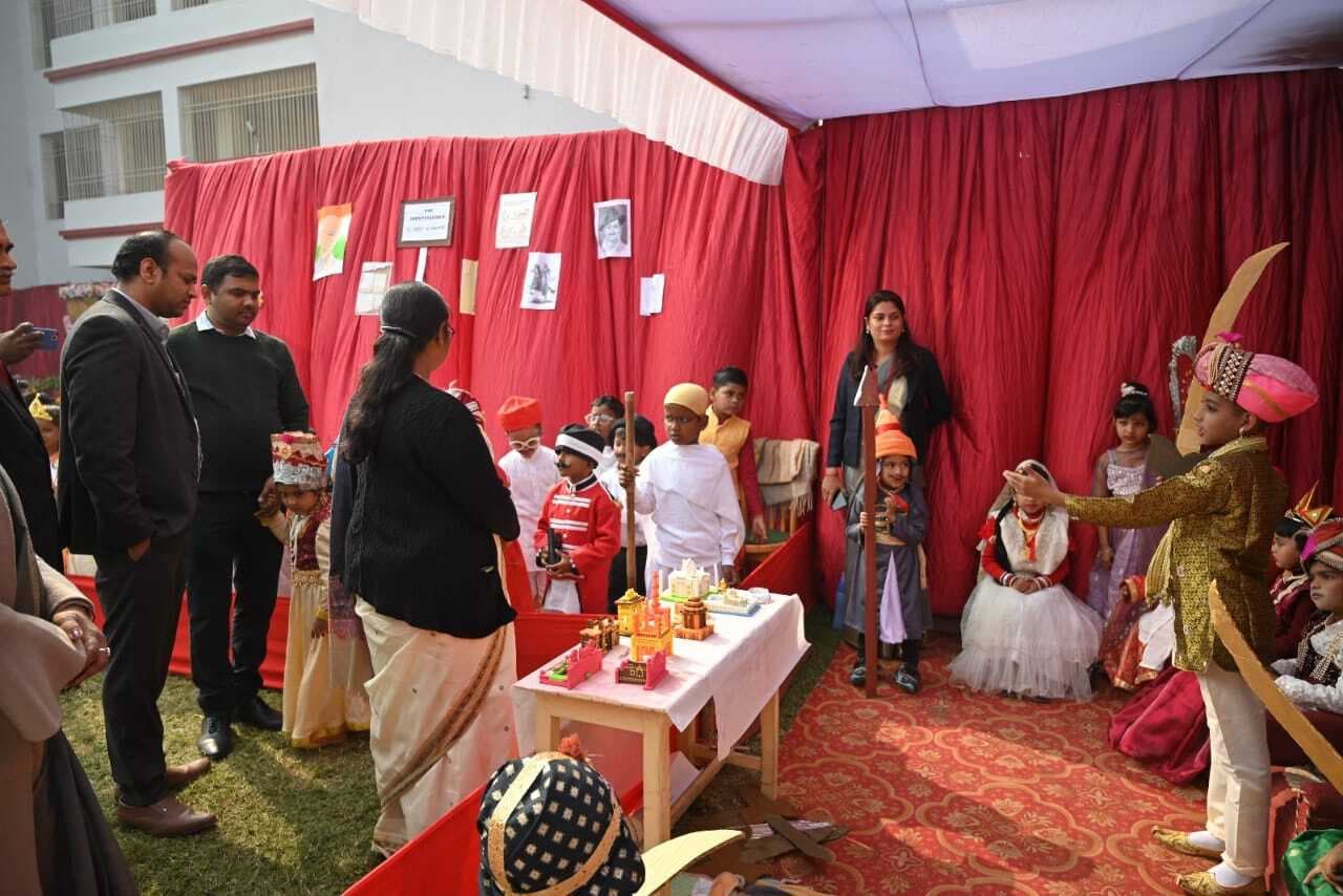 वार्षिक उत्सव पर बच्चों ने नाट्य व नृत्य किया प्रस्तुति