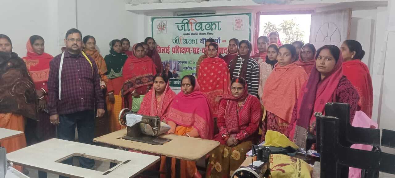 जीविका दीदियों को दिया गया सिलाई प्रशिक्षण