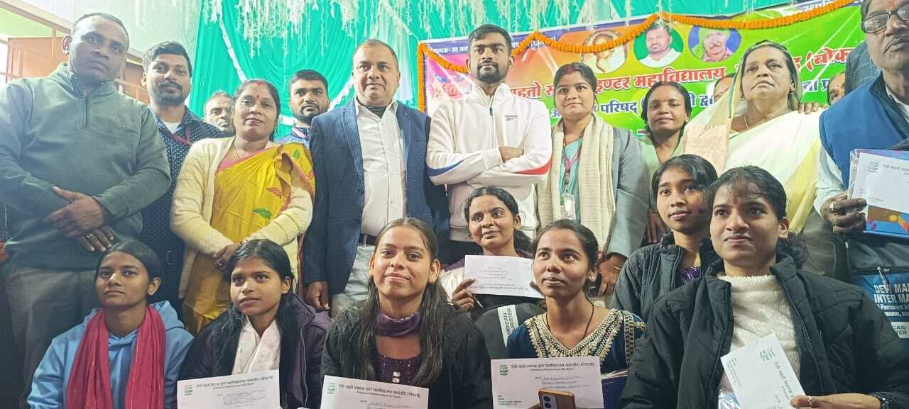 Bokaro News : देवी महतो स्मारक इंटर महाविद्यालय का स्थापना दिवस मना
