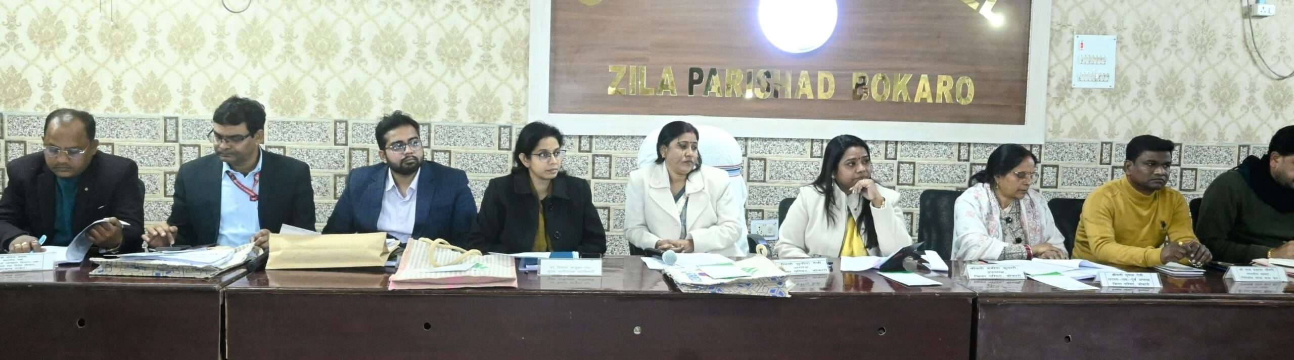 Bokaro News : 348 दिनों बाद हुई जिला परिषद की बैठक, विकास कार्य की राशि उपयोग नहीं होने का मुद्दा रहा हावी