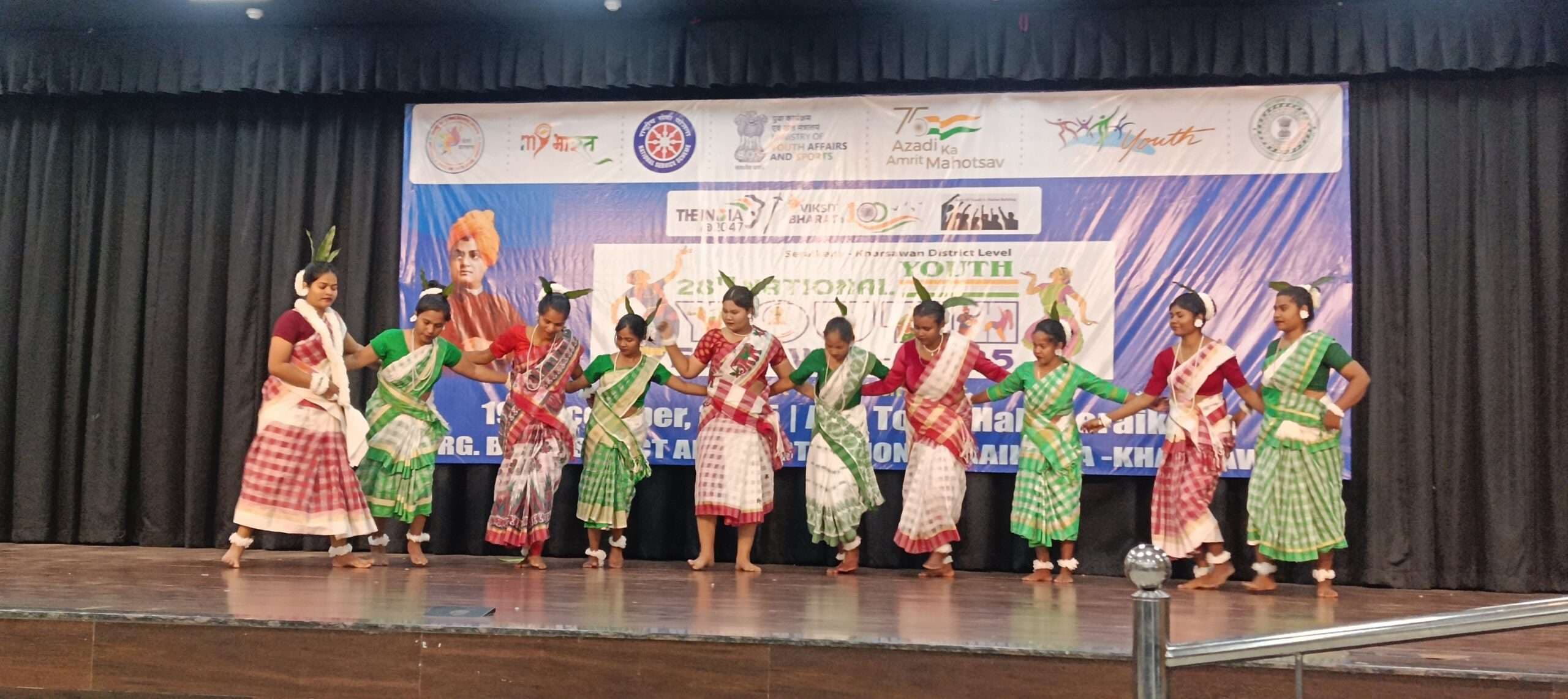 Seraikela Kharsawan News : चित्रांकन में लक्ष्मी महतो भाषण में शंभू बेहरा अव्वल