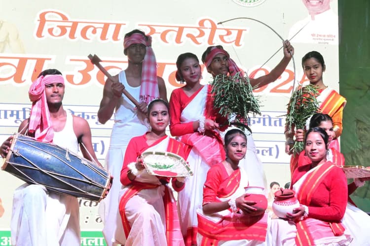 Giridih News : जिला स्तरीय युवा उत्सव में गिरिडीह कॉलेज का परचम