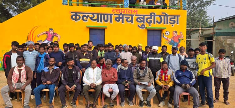 Chaibasa News : लखटकिया फुटबॉल टूर्नामेंट आज से, खिलाड़ियों पर इनामों की बौछार