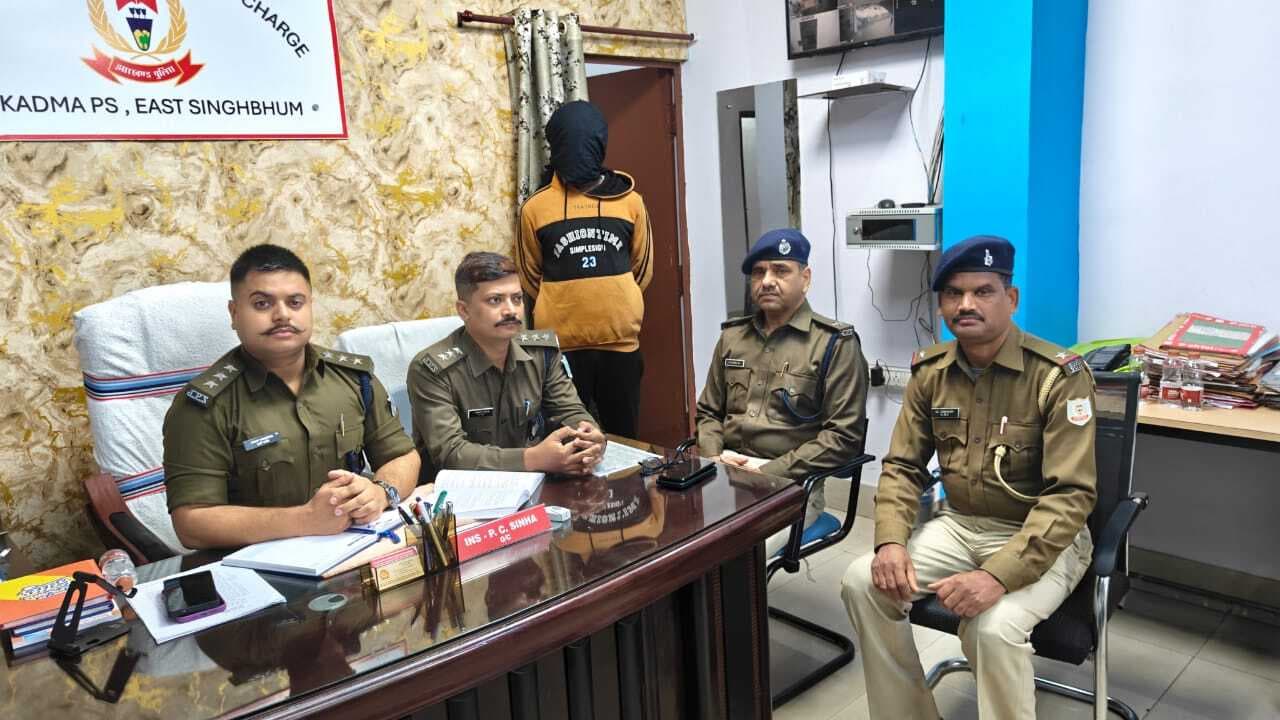 Jamshedpur News : कदमा : मंदिर चोरी में एक युवक गिरफ्तार, सामान बरामद