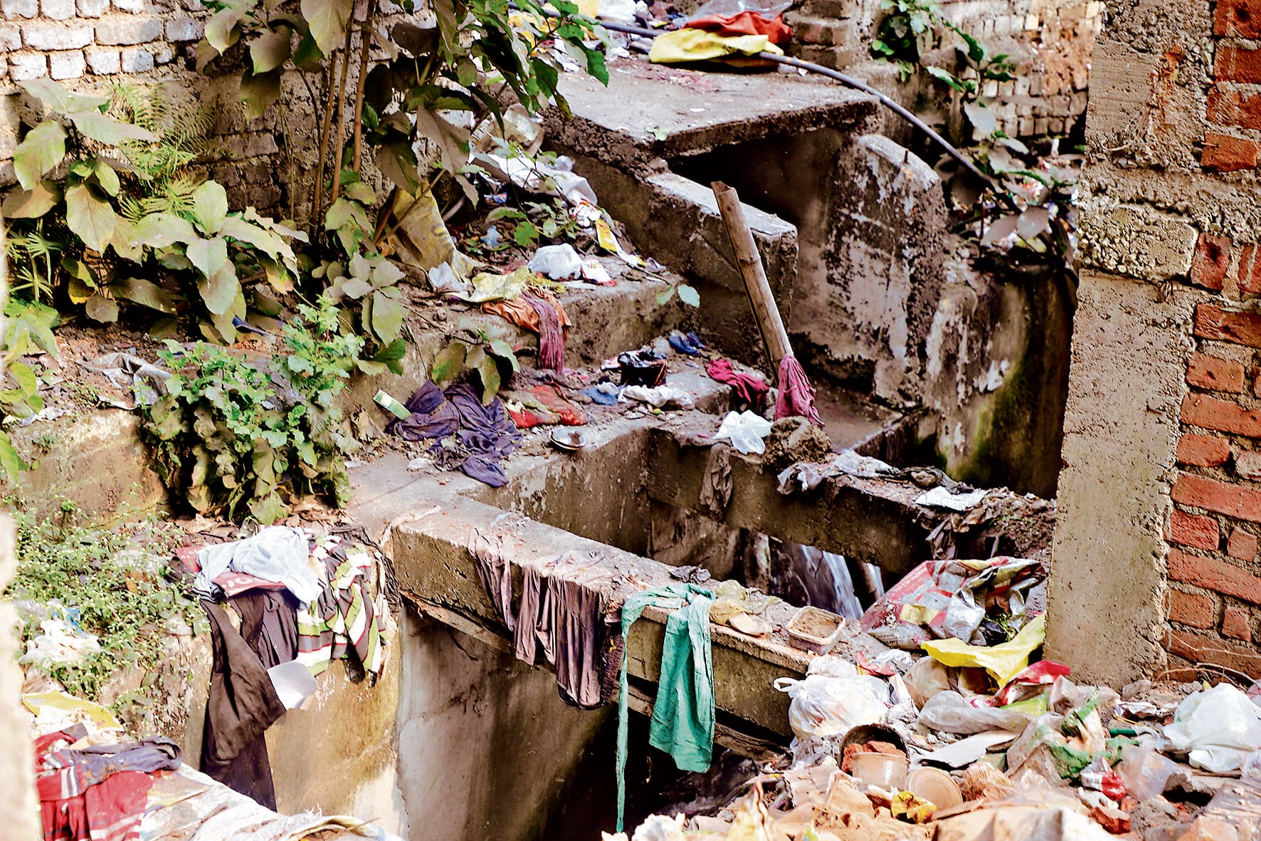 Jamshedpur News : पानी, बिजली व नशाखोरी की समस्या से परेशान हैं प्रतिमा नगर के लोग