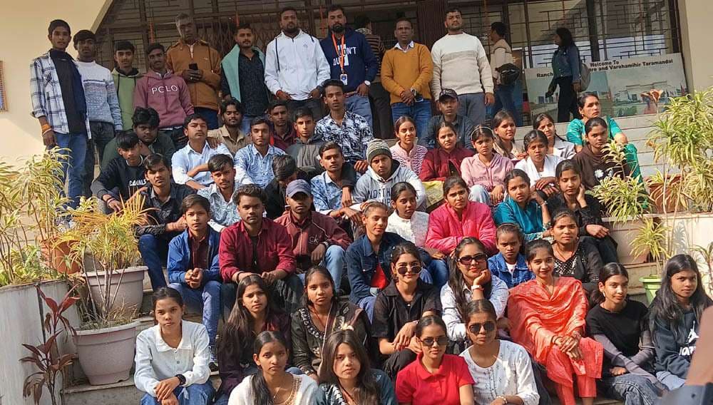शैक्षणिक भ्रमण पर पतरातू व रांची पहुंचे विद्यार्थी