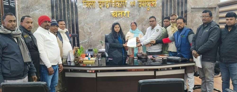 बड़कागांव से सिमरिया के रास्ते कोल वाहन व ऐश की ढुलाई बंद करने की मांग