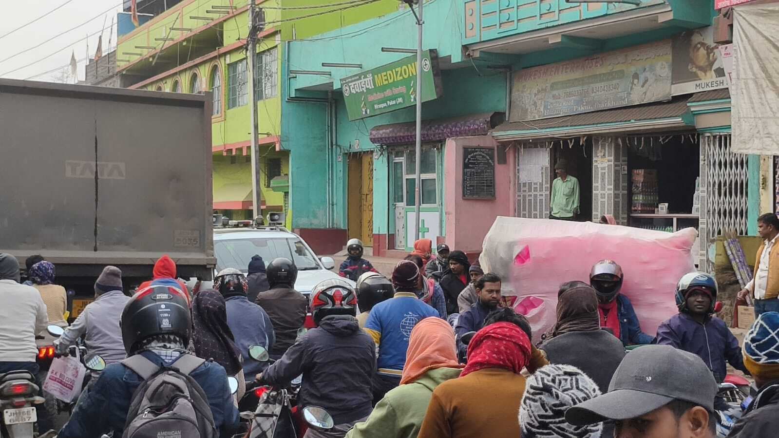 हिरणपुर बाजार में रोजाना जाम लगने से लोग परेशान