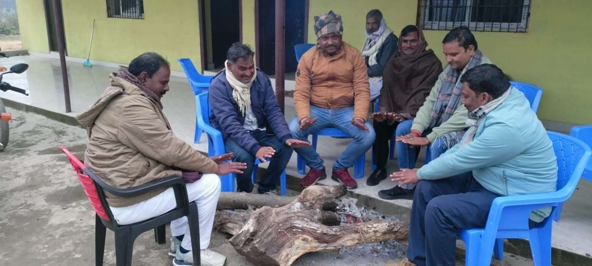 Sitamarhi : कड़ाके की ठंड के कारण जनजीवन के साथ-साथ पशु-पक्षी भी प्रभावित