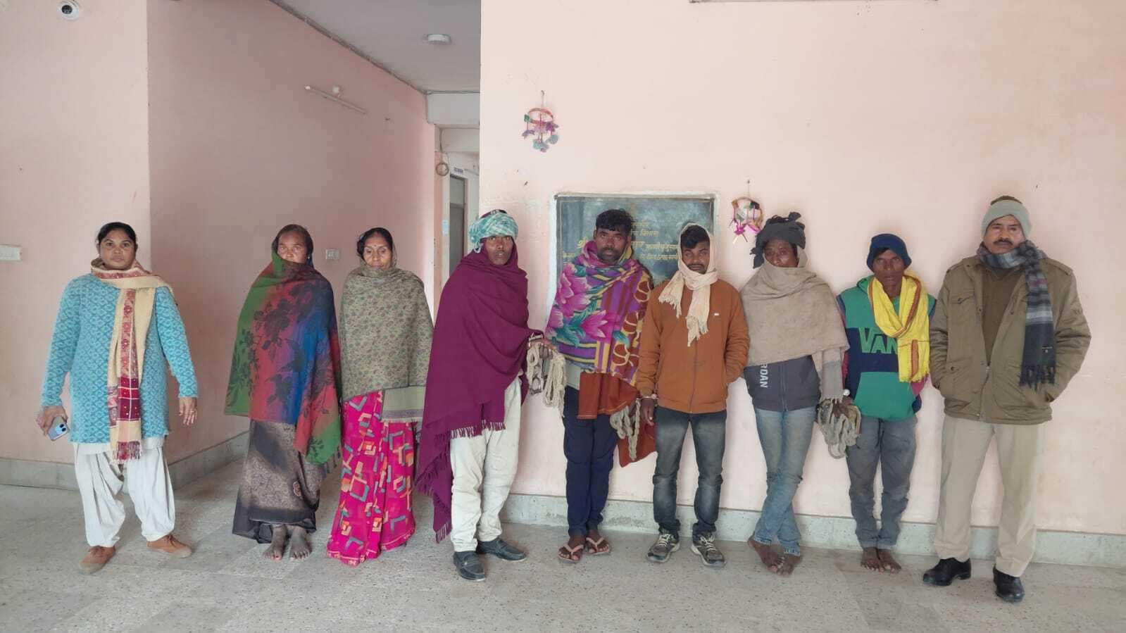 शराब के साथ दो महिला तस्कर व पांच पियक्कड़ गिरफ्तार