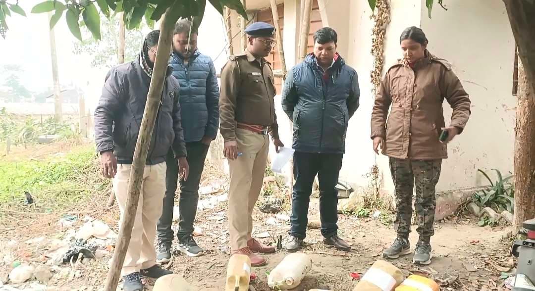 हसनगंज थाना में 31 लीटर शराब की गयी नष्ट