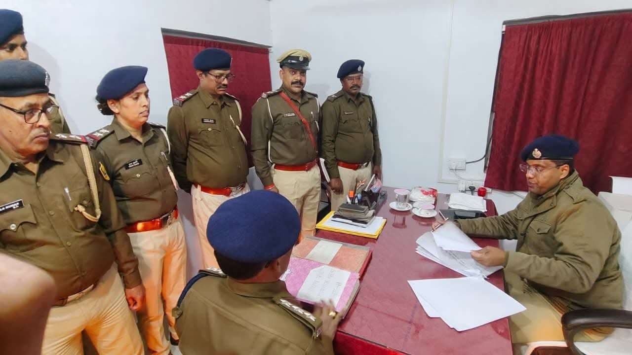 एसपी ने थाने का किया निरीक्षण, पुलिस पदाधिकारी को नैतिकता का पढाया पाठ