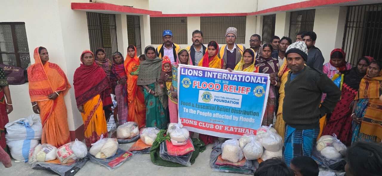 विस्थापित परिवारों के बीच खाद्य सामग्री का किया वितरण