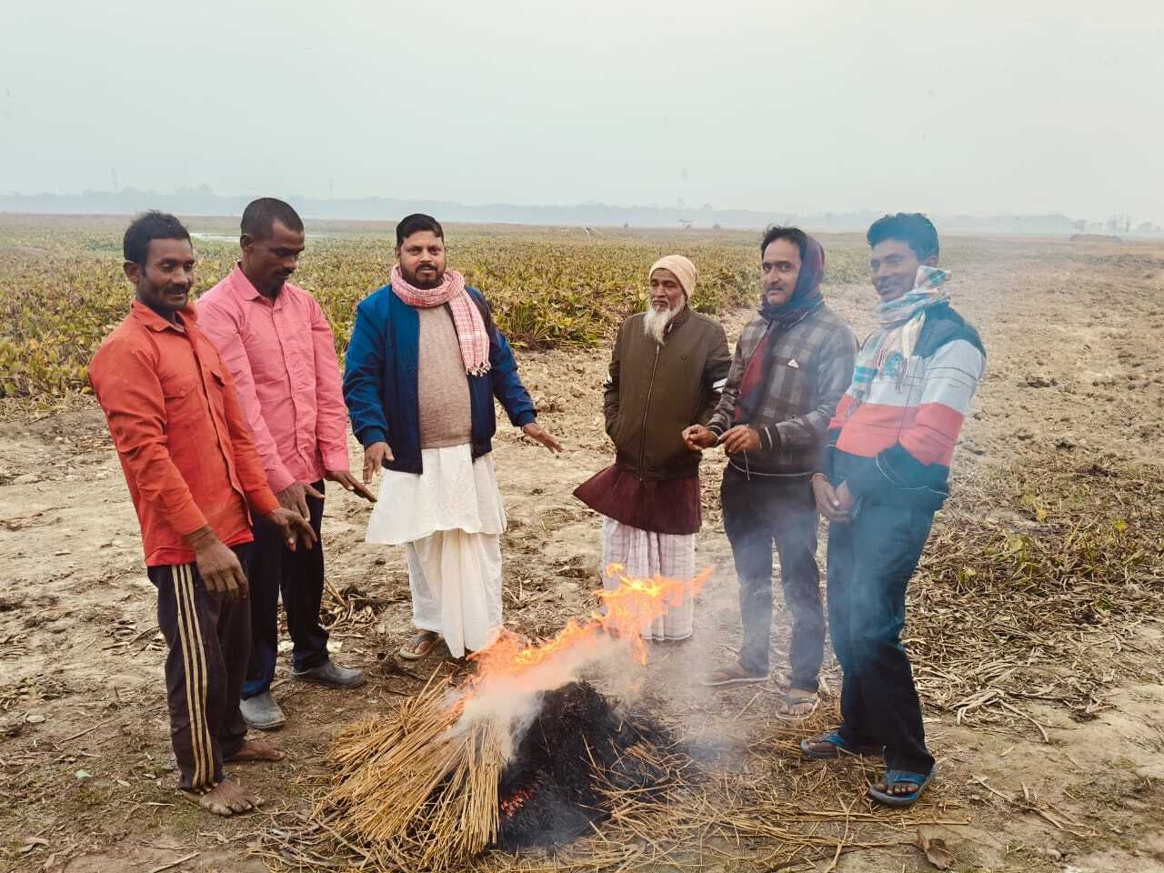 ठंड का प्रकोप बढ़ा, अलावा बना सहारा