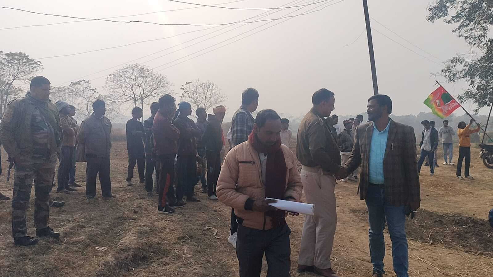 पाली गांव में दो समुदायों में बढ़ा तनाव, पुलिस ने सुलझाया मामला