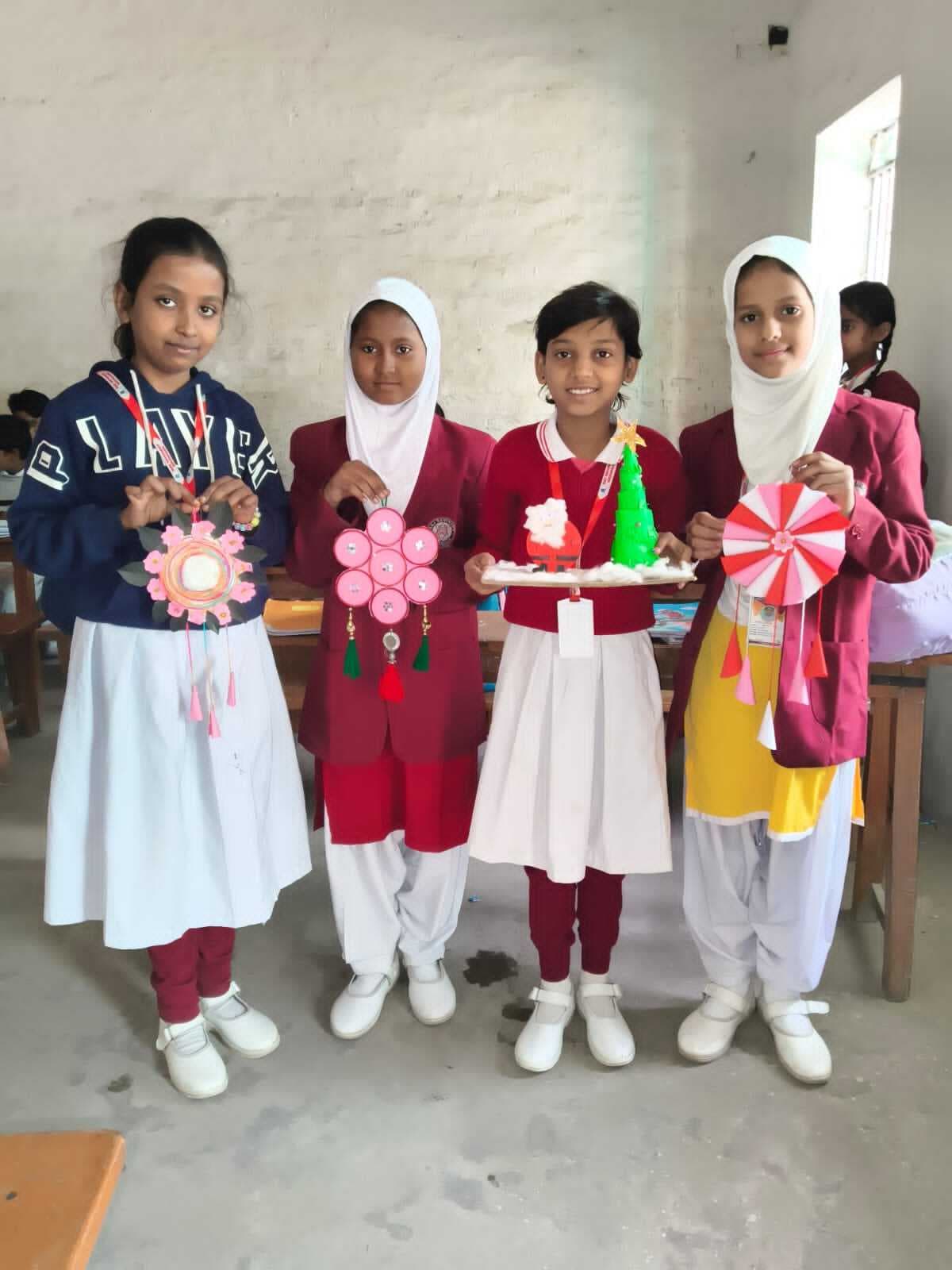 Madhubani News : राज सेमिनरी में आर्ट एंड क्राफ्ट प्रतियोगिता आयोजित