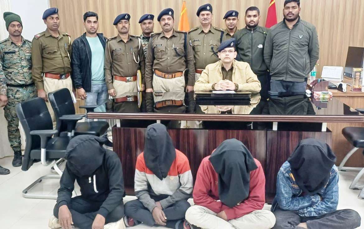 अंतरजिला बाइक चोर गिरोह का भंडाफोड़, सरगना बादल समेत चार गिरफ्तार