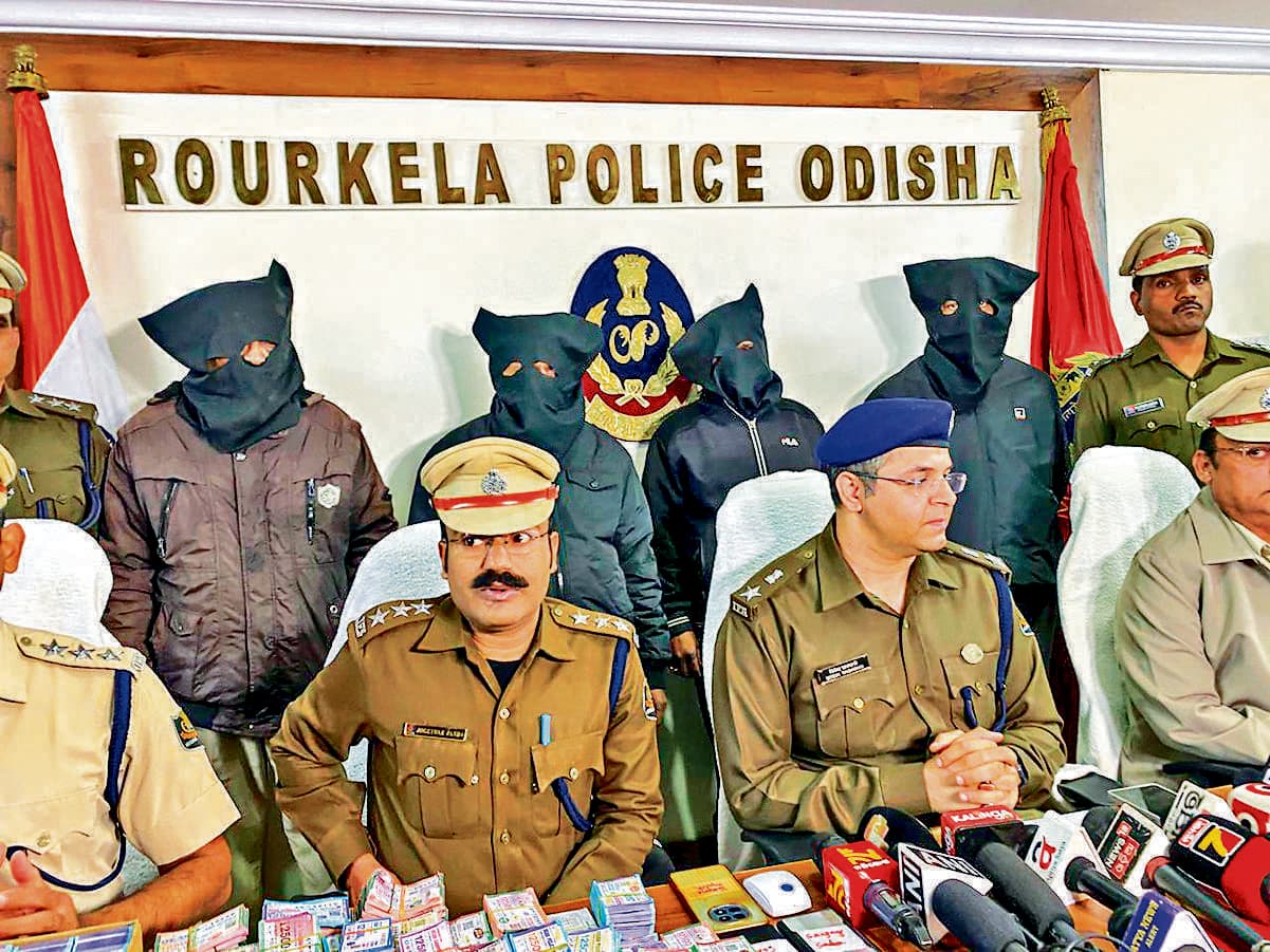 Rourkela News: 25 लाख रुपये की नकदी के साथ फर्जी लॉटरी रैकेट का सरगना समेत चार गिरफ्तार