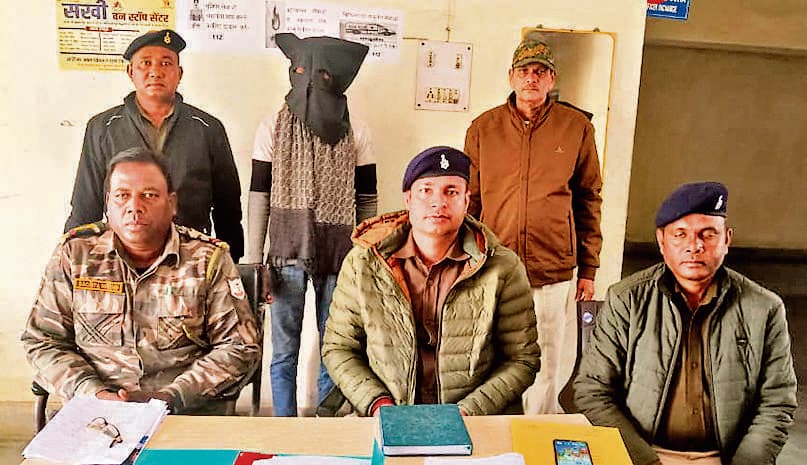 Seraikela Kharsawan News : चोरी के ट्रैक्टर संग नाबालिग समेत दो पकड़ाये