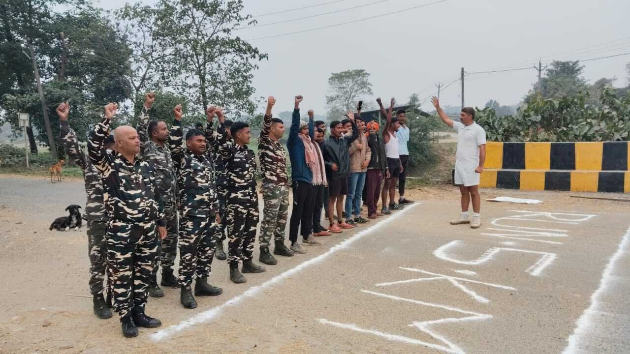 पांच किमी की दौड़ में शामिल हुए ग्रामीण युवा