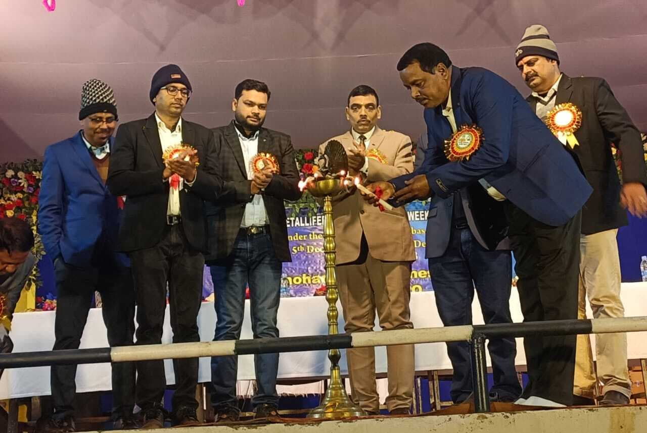 Chaibasa News : दुर्घटना से बचाव के लिए सुरक्षा नियमों का पालन जरूरी : रवि