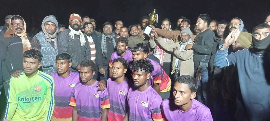 East Singhbhum News : बीडी स्टार जोड़सा को हराकर टूरिस्ट फुटबॉलर गाड़ीग्राम बना चैंपियन