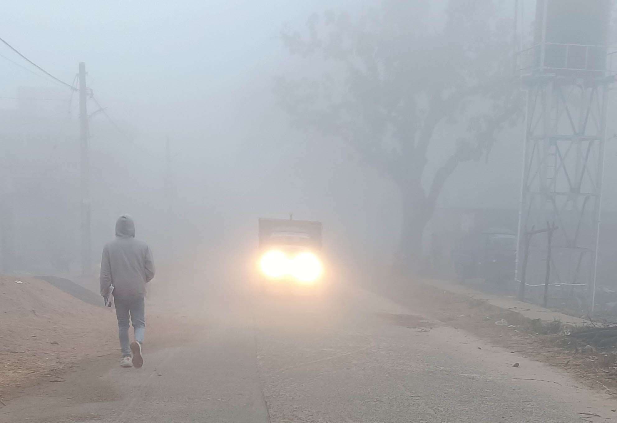 चतरा का पारा सात डिग्री, ठंड से लोग परेशान