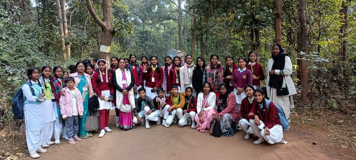 विद्यार्थियों ने किया शैक्षणिक भ्रमण