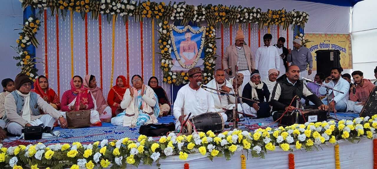 धूमधाम से मना श्रीठाकुरजी का जन्मोत्सव