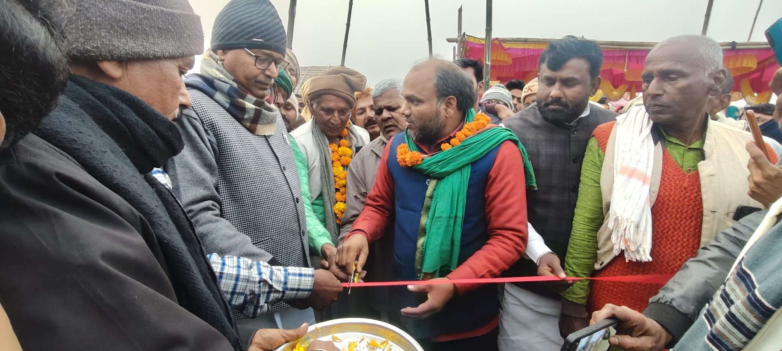 कोसी नदी पर विधायक ने किया एक किलोमीटर लंबे चचरी पुल का उदघाटन