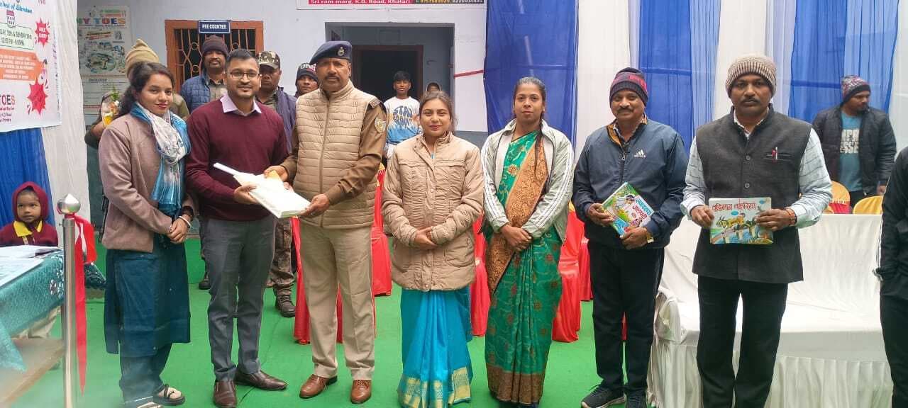 टाइनी टोज प्री स्कूल में लगा पुस्तक मेला