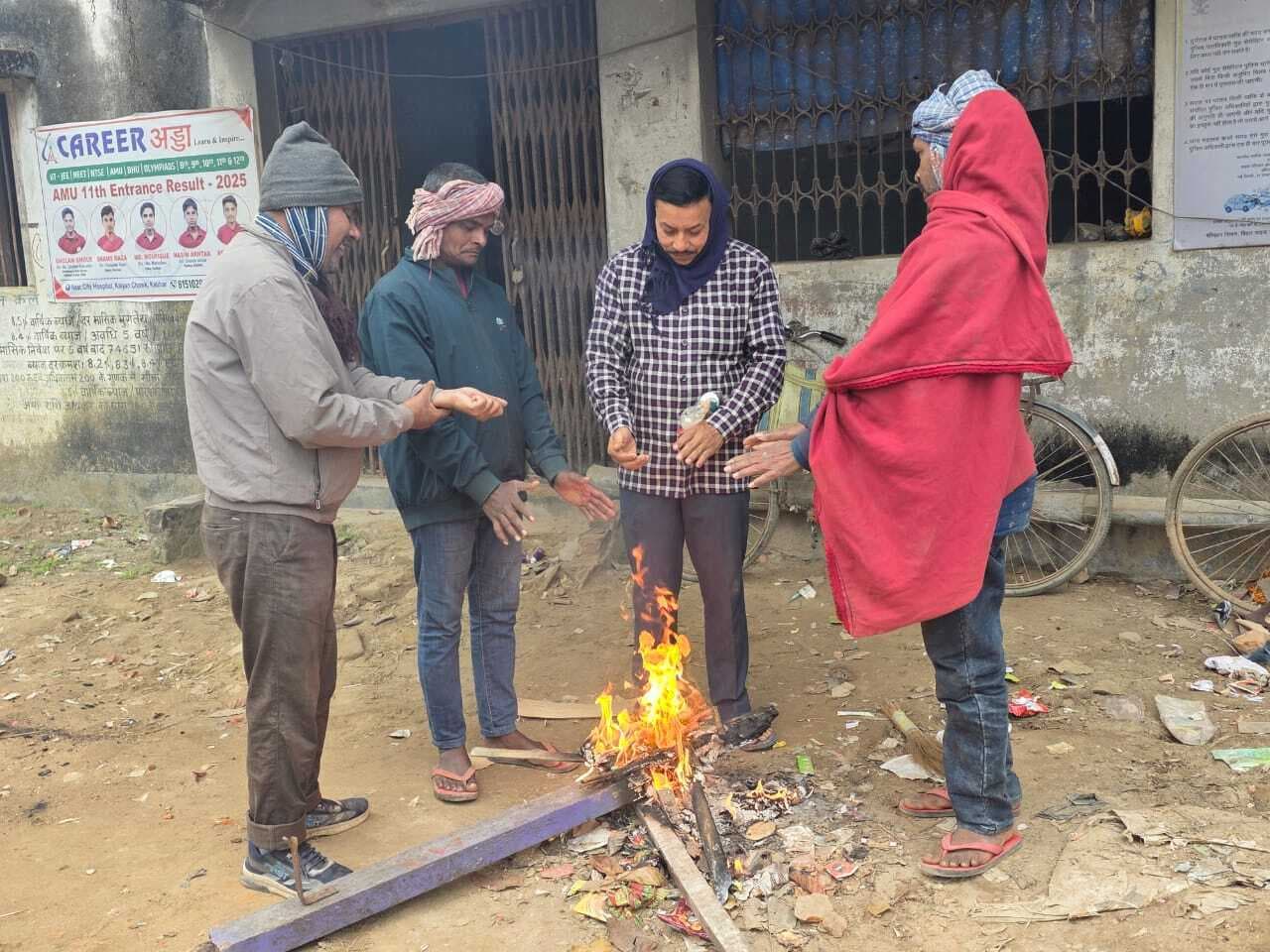 कड़ाके की ठंड में कंबल वितरण कराने की मांग