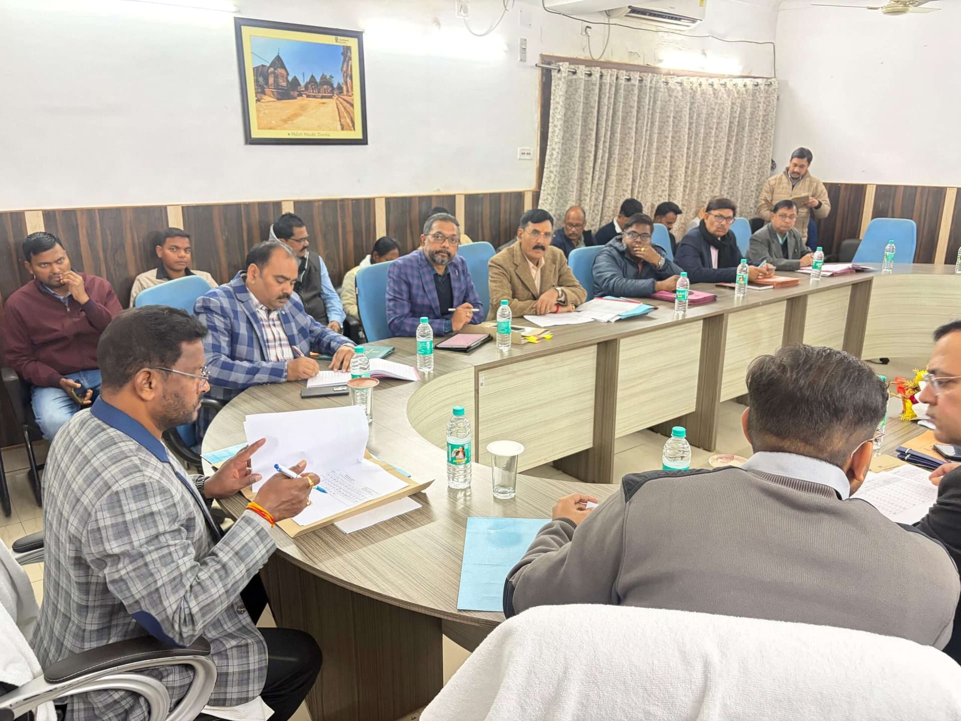 स्वीकृत योजनाओं को समय पर गुणवत्ता के साथ कार्य पूरा करायें: सभापति